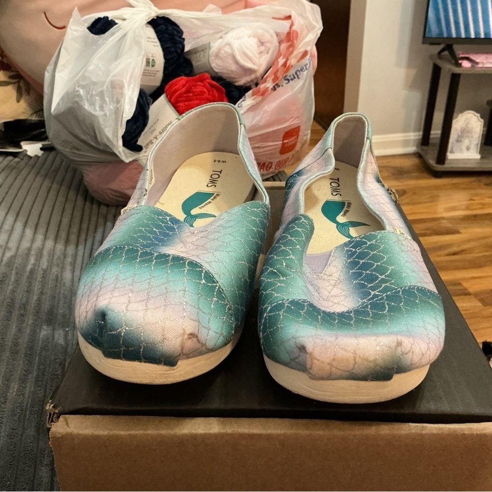 TOMS Women's Gradient Mermaid Slip-On Shoes - Blue and Pink - Picture 4 of 6